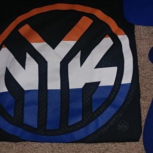 UNK Blue Label • Graphic New York Knicks Black Crewneck T-shirt Tee Medium